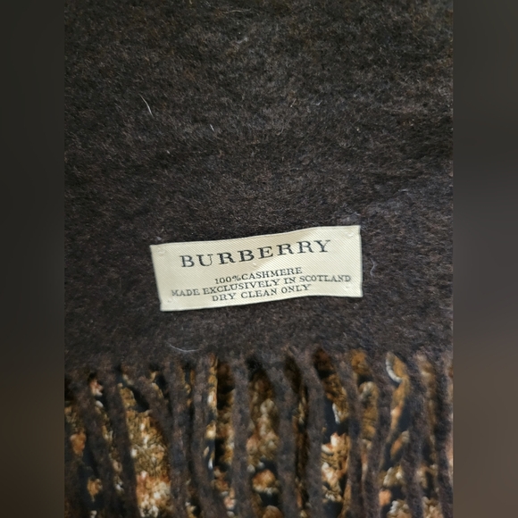 BURBERRY Cashmere Scarf - Picture 4 of 8
